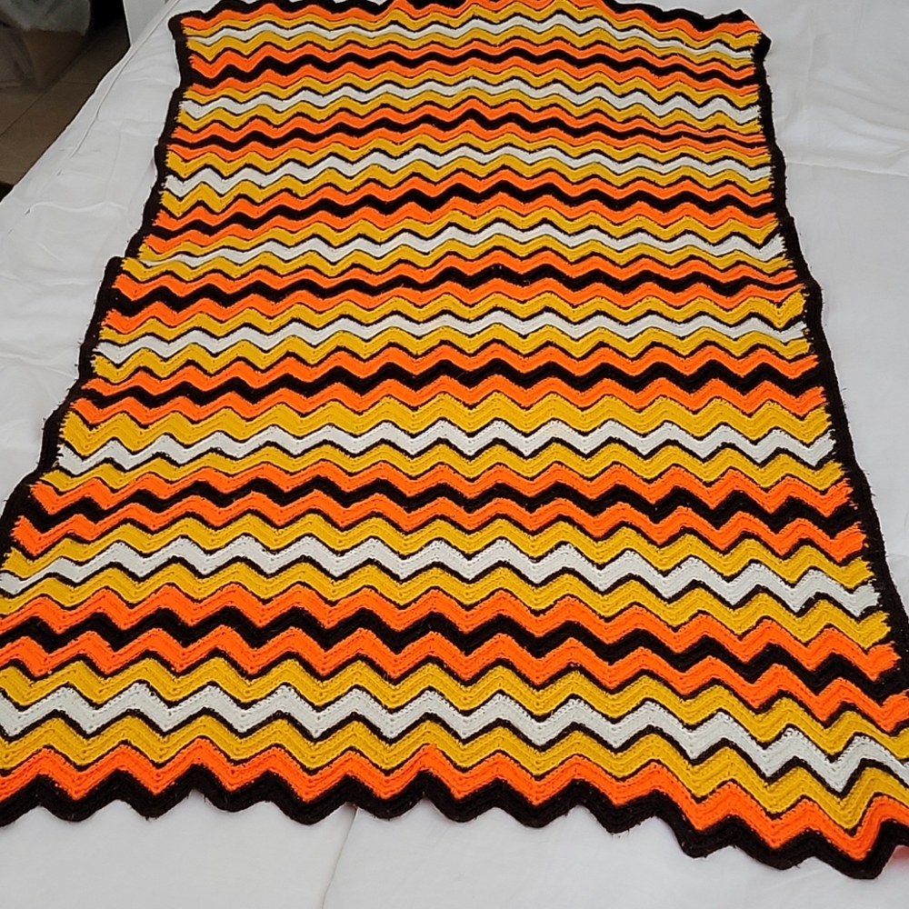 VINTAGE 70s Chevron Patterned Hand Made Afgan Throw
